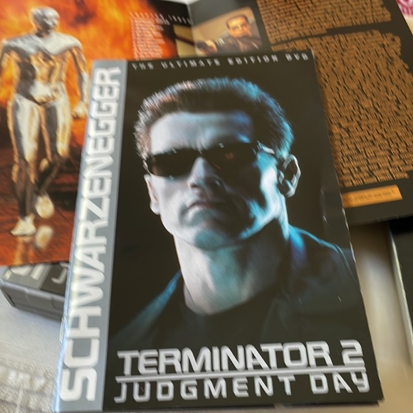 T2 Terminator 2 The Ultimate Edition Judgment Day DVD 2 Disc Set - Picture 8 of 9